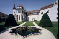 /album/fotogalerie-statni-zamek-telc-klenot-renesancni-architektury/zamek-kasna-zamek-telc-jpg/